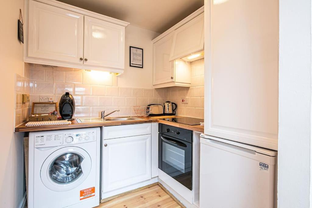 Beautiful 1-Bed Apartment In Grade Listed Warehouse - Victoria Quays, Sheffield City Centre, Free Parking, Pet Friendly, Netflix Luaran gambar