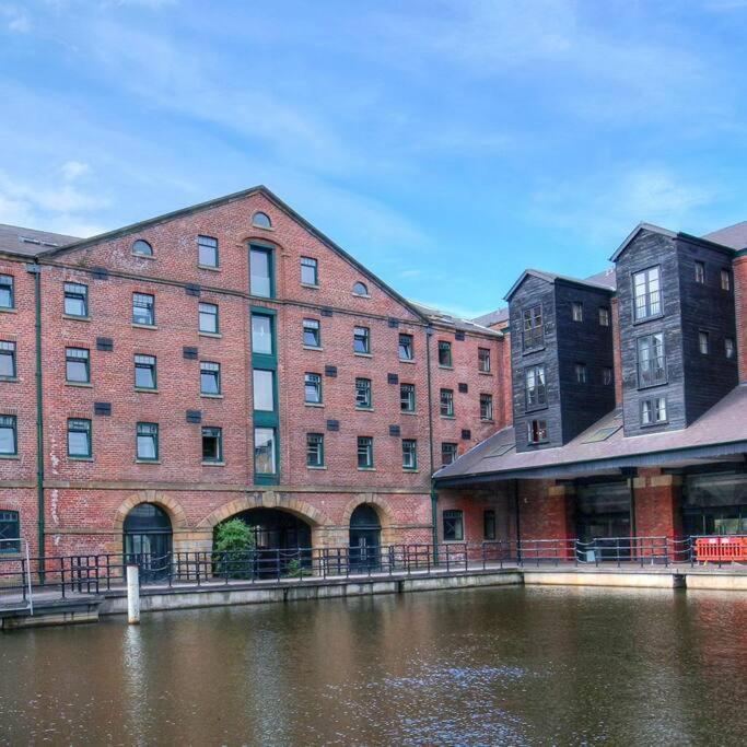 Beautiful 1-Bed Apartment In Grade Listed Warehouse - Victoria Quays, Sheffield City Centre, Free Parking, Pet Friendly, Netflix Luaran gambar